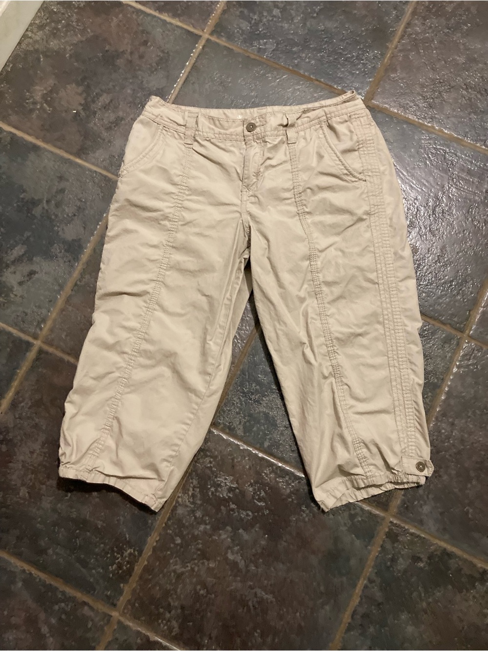 Sonoma Womenβs Khaki Utility Capri Pants Size 4